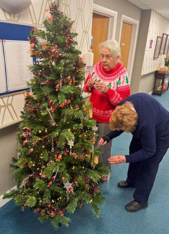 Residents christmas tree decorating